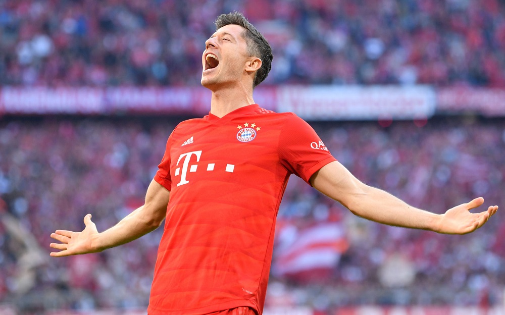 Cầu thủ Robert Lewandowski mang lại bàn thắng đẹp mắt trong trận Bayern vs Hertha Berlin