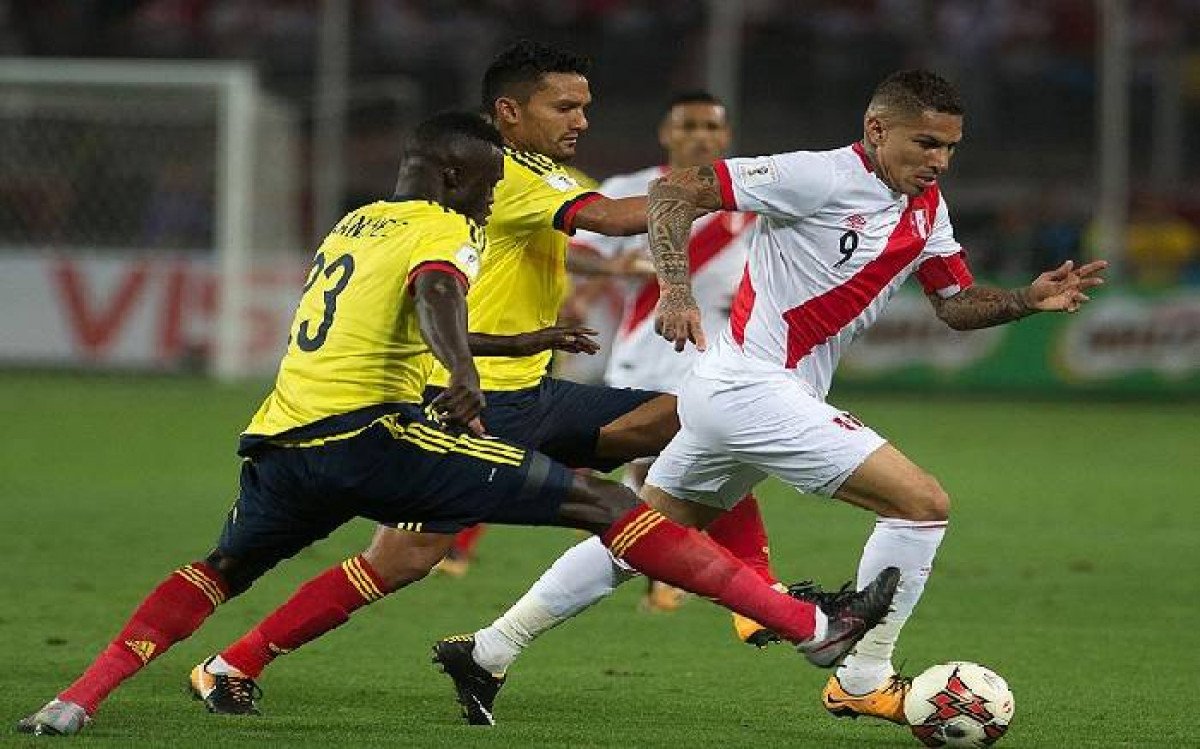 Đội bóng Colombia thi đấu với hàng phòng ngự cực chắc chắn