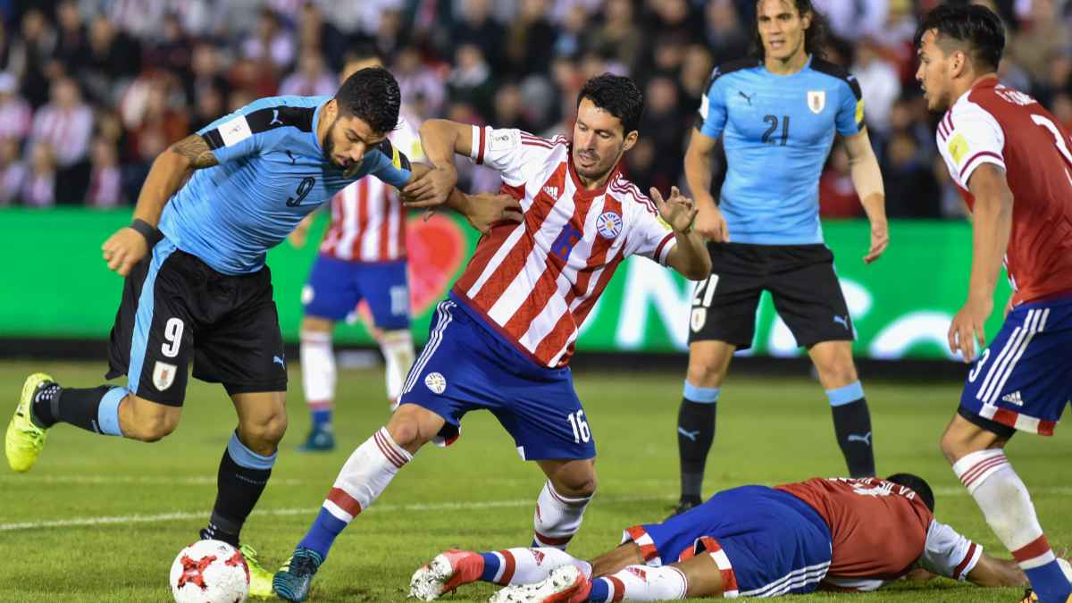 Edinson Cavani giúp Uruguay thắng Paraguay tại lượt cuối bảng A