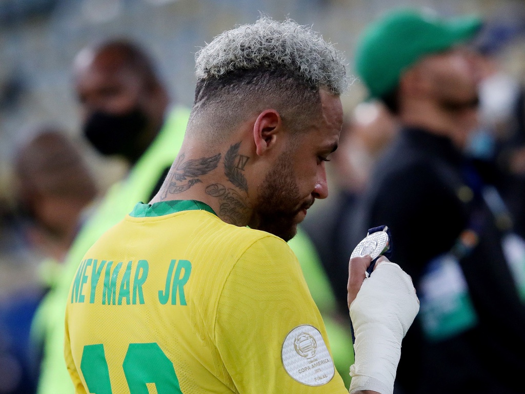 Neymar bật khóc ngay khi trận đấu kết thúc