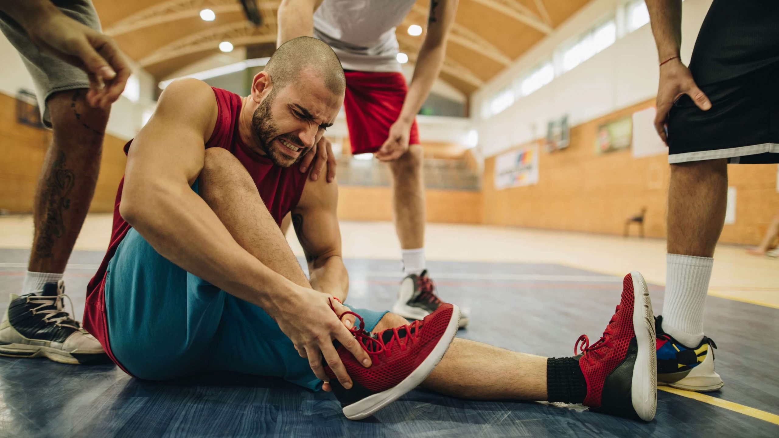 Nhận biết, điều trị và ngăn ngừa lật cổ chân cho người chơi bóng rổ