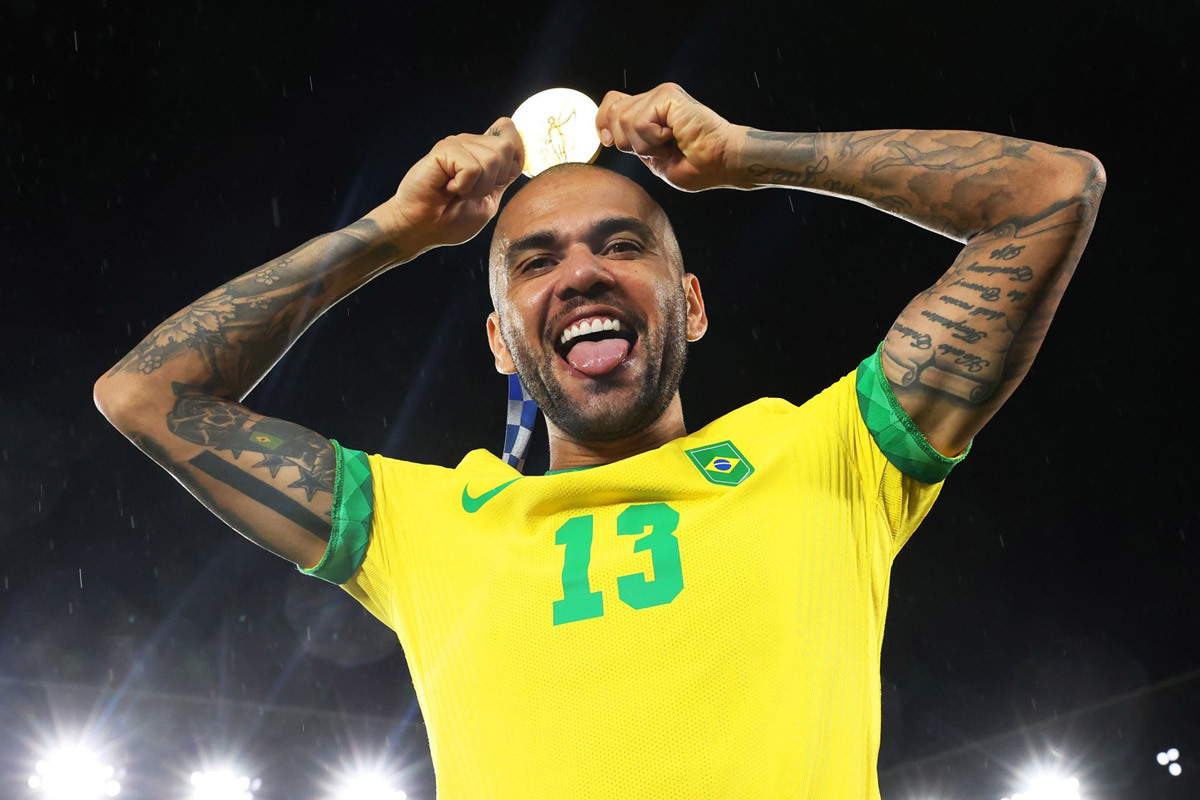Alves trở thành cầu thủ tự do