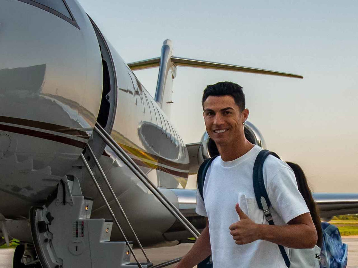 Siêu sao người Bồ Đào Nha Ronaldo tiến hành tự cách ly ở Manchester